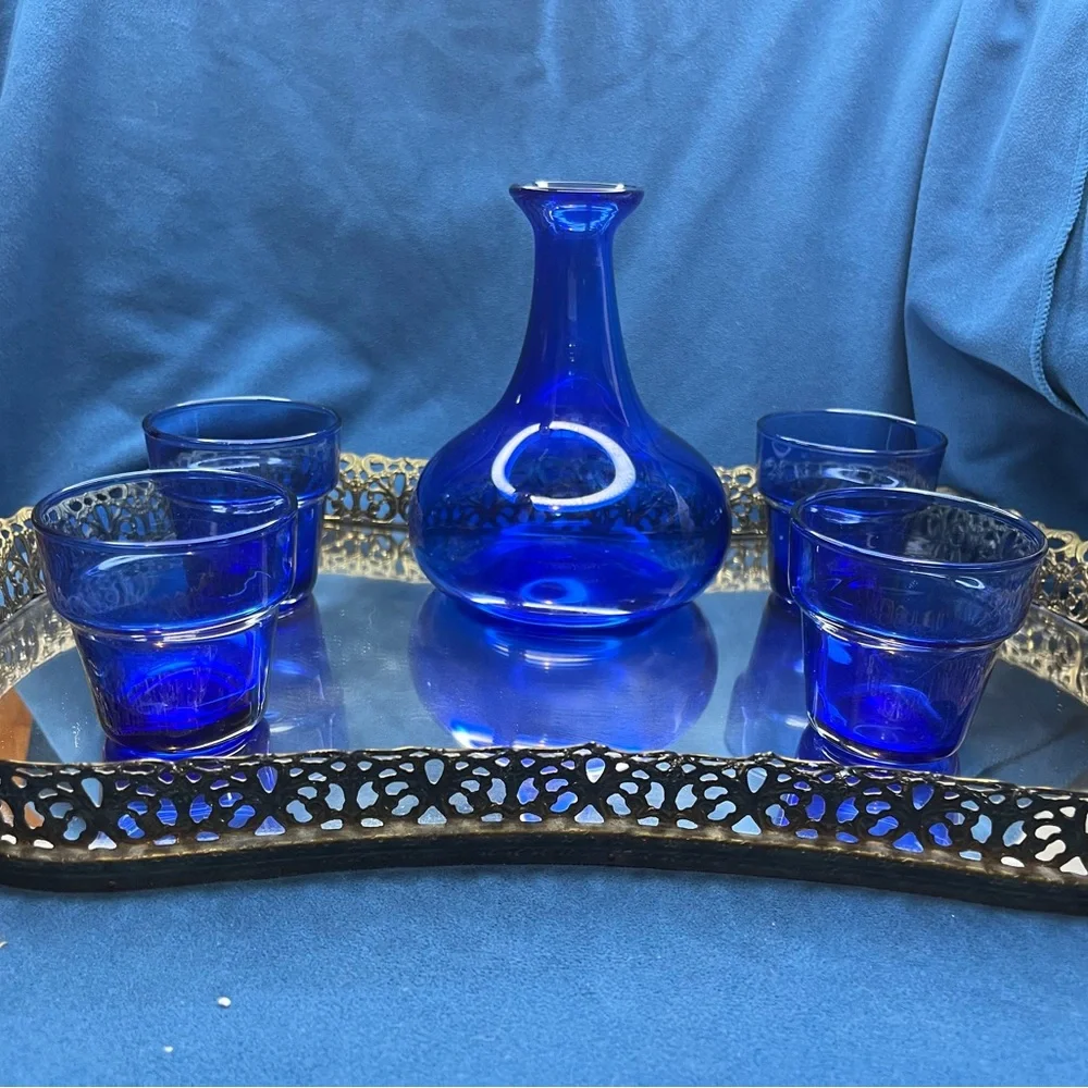 MCM Vintage Hand Blown Glass Decanter With 4 Anchor Hocking Glasses Sapphire
